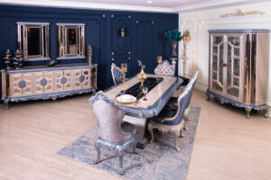 Lorenza Classic Dining Room Set